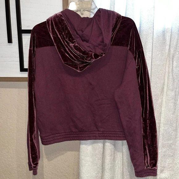 PINK vs hooded sweatshirt pullover - Picture 2 of 3